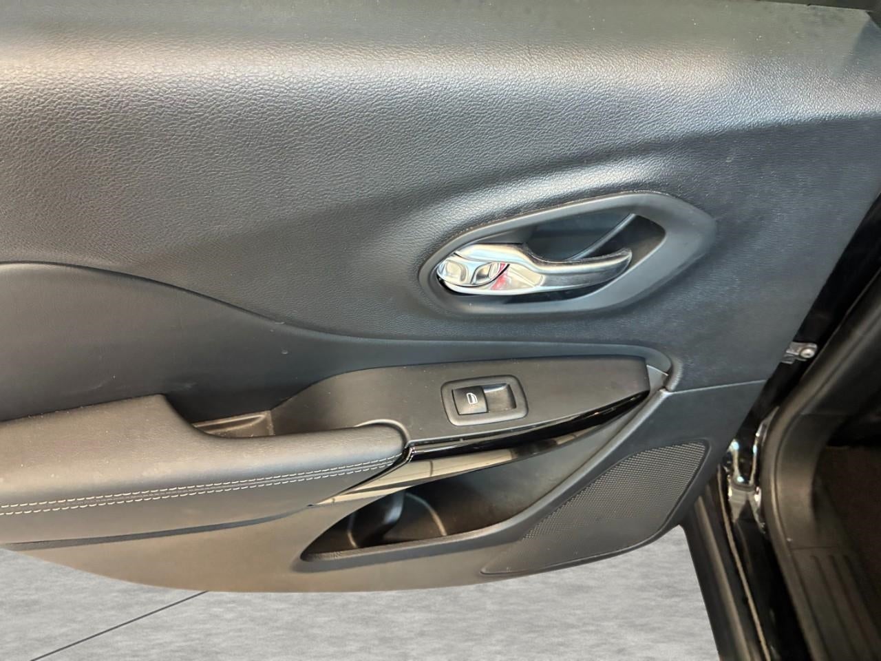 2023 Jeep Cherokee Altitude Lux 4x4