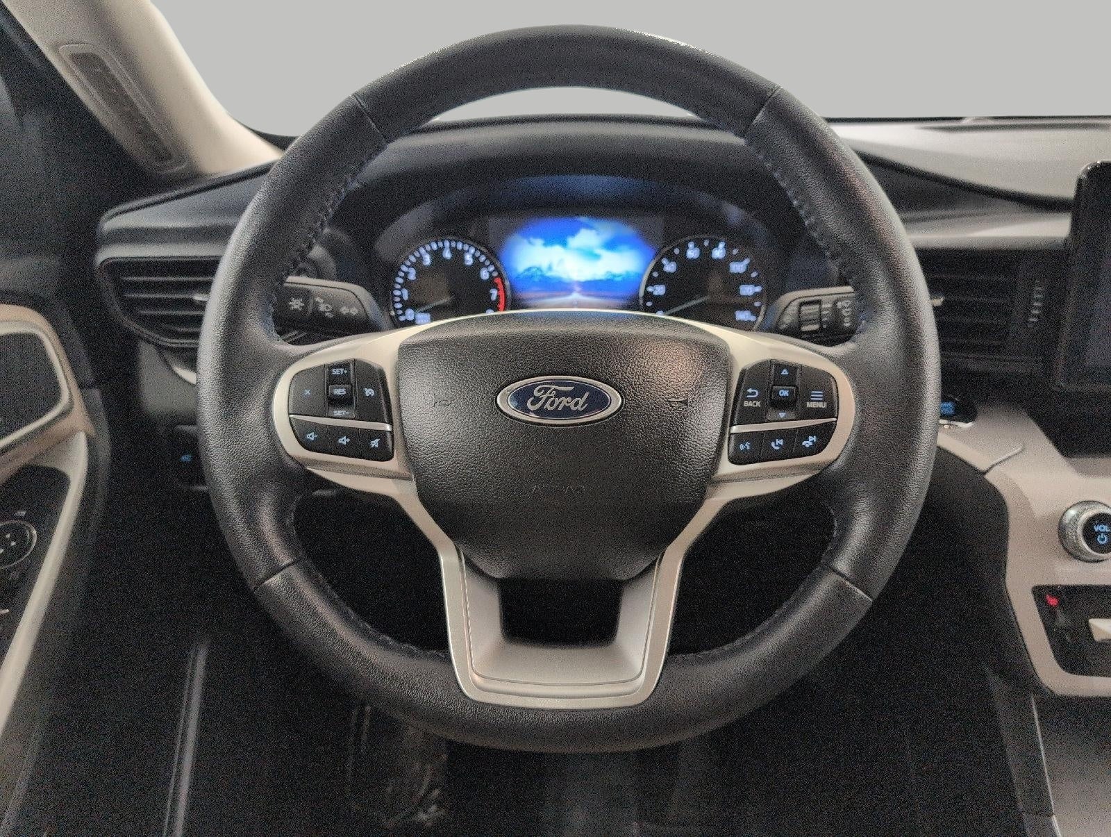 2023 Ford Explorer XLT 4WD