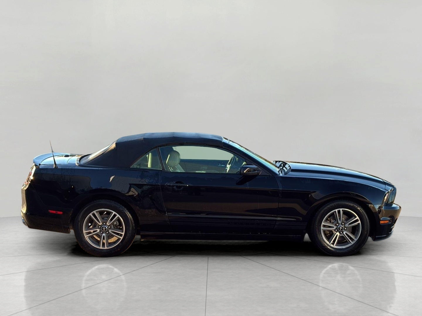 2013 Ford Mustang 2dr Conv V6 Premium
