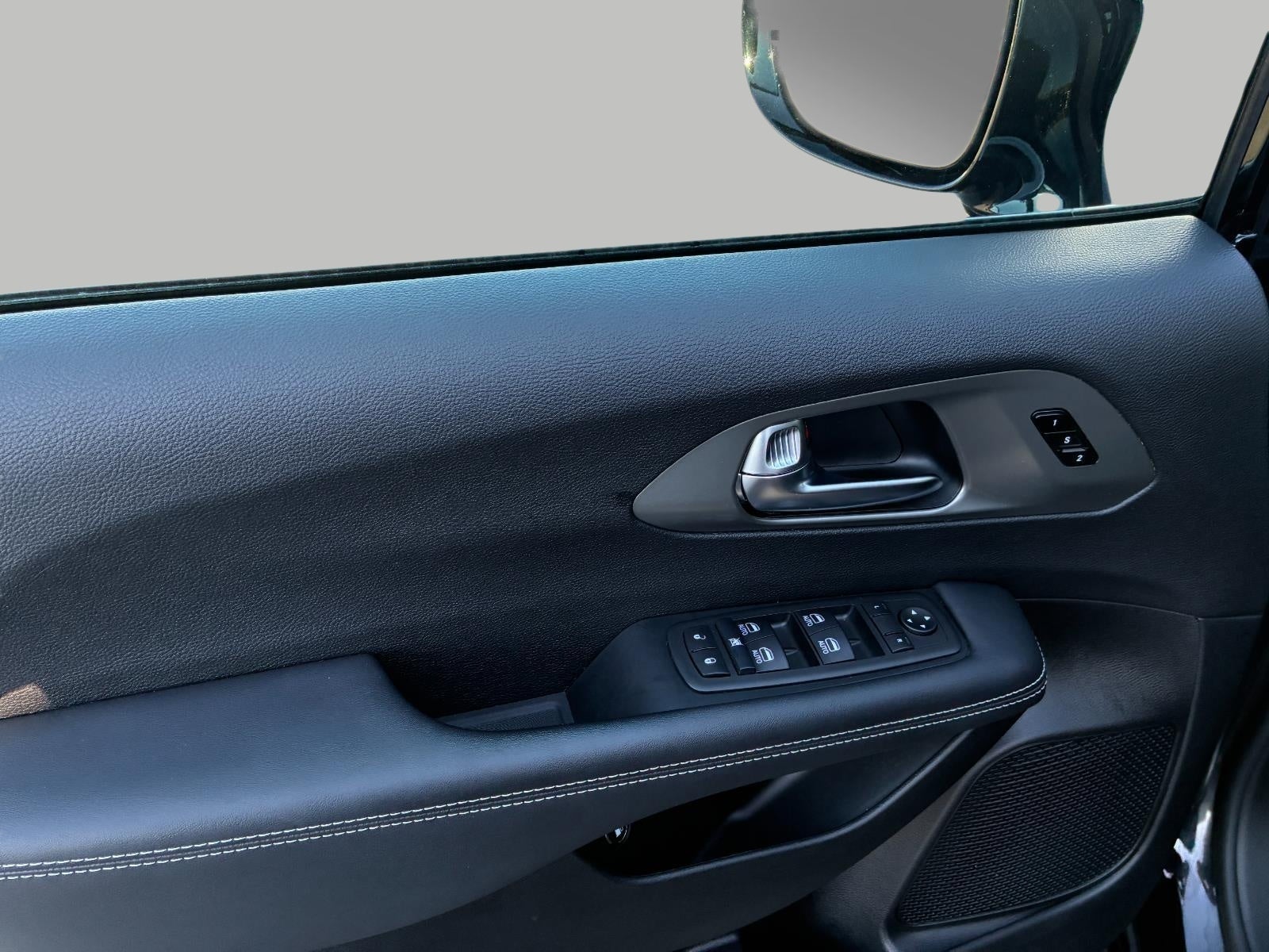 2025 Chrysler Pacifica Hybrid Select FWD