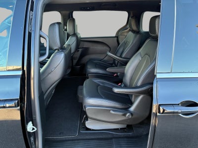 2025 Chrysler Pacifica Hybrid Select FWD