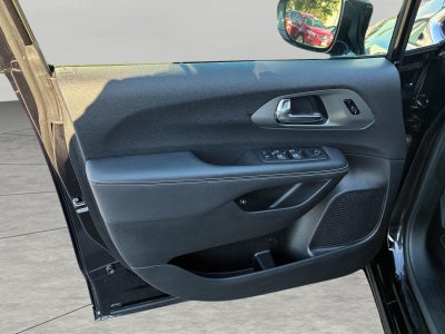 2025 Chrysler Pacifica Hybrid Select FWD