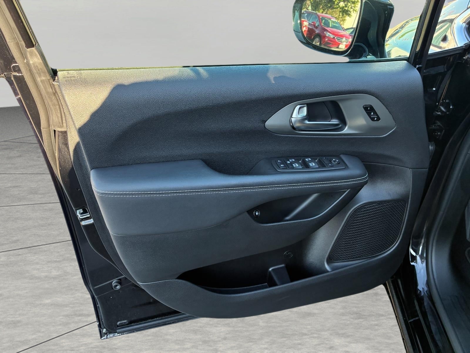 2025 Chrysler Pacifica Hybrid Select FWD