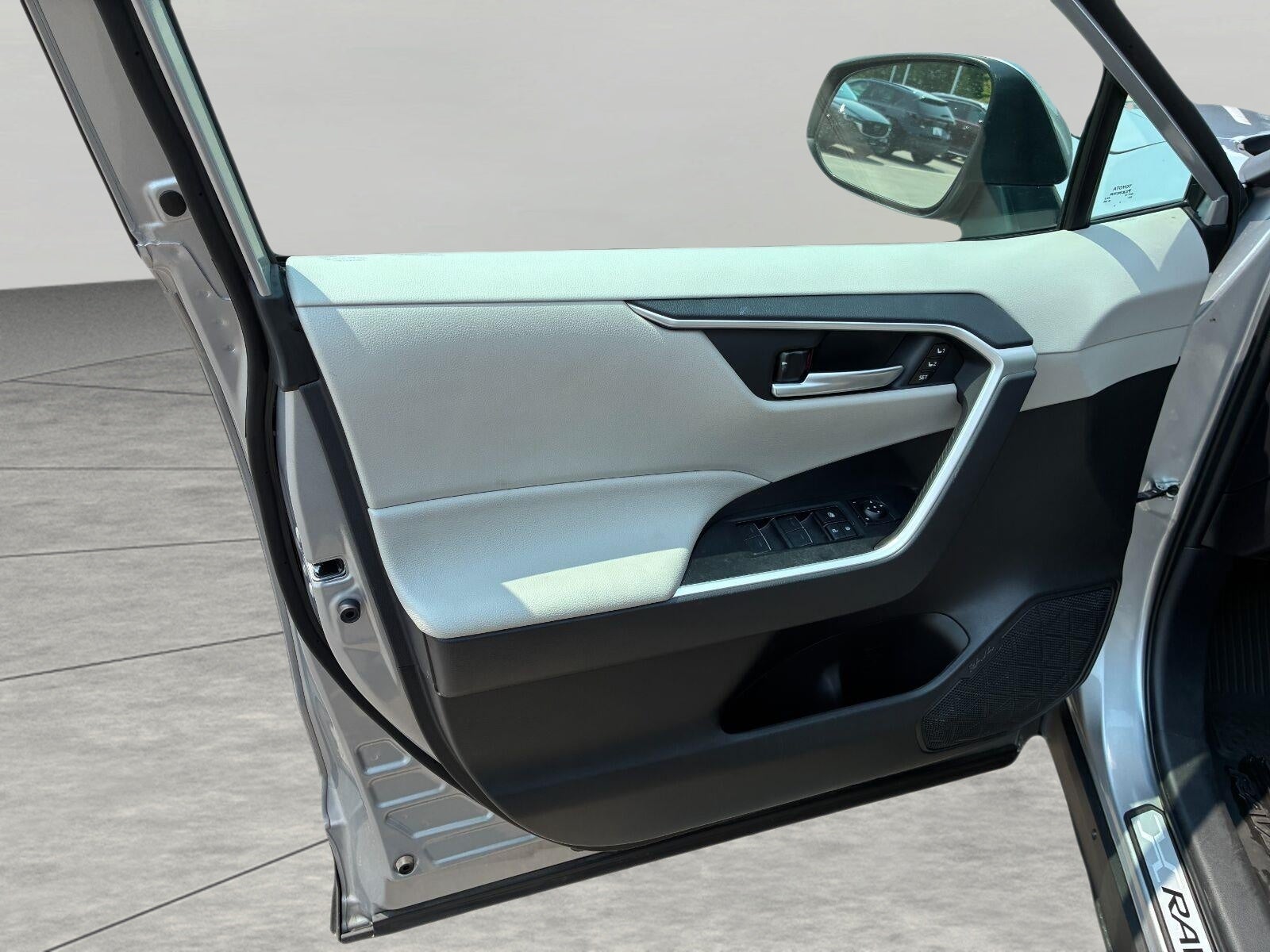 2025 Toyota RAV4 XLE Premium AWD