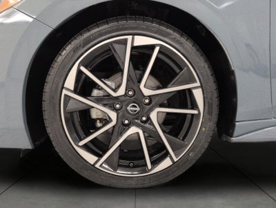 2025 Nissan Sentra SR CVT