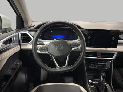 2025 Volkswagen Taos SE 4MOTION