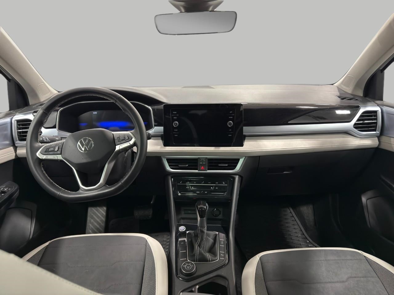 2025 Volkswagen Taos SE 4MOTION