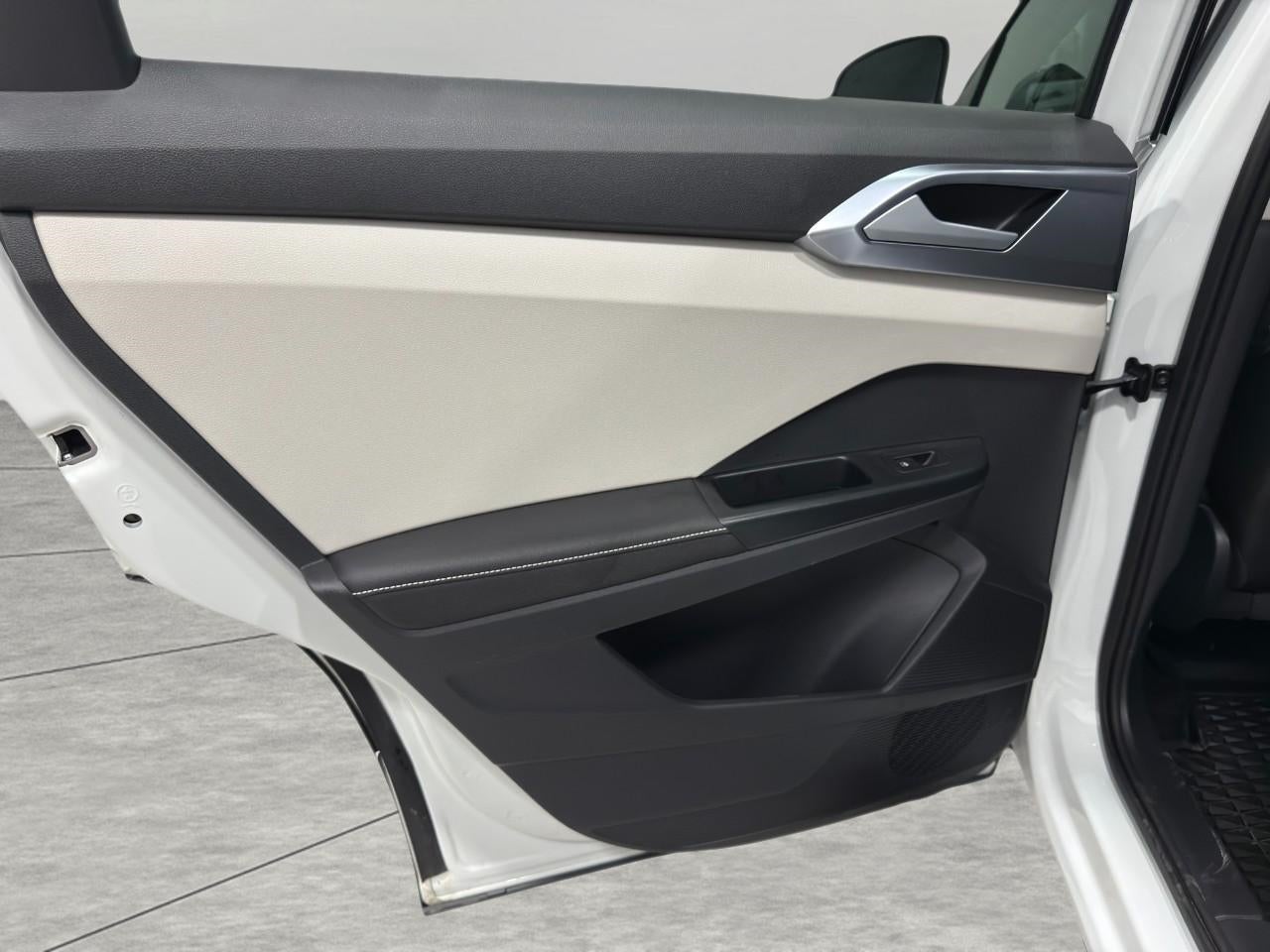 2025 Volkswagen Taos SE 4MOTION