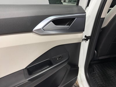 2025 Volkswagen Taos SE 4MOTION