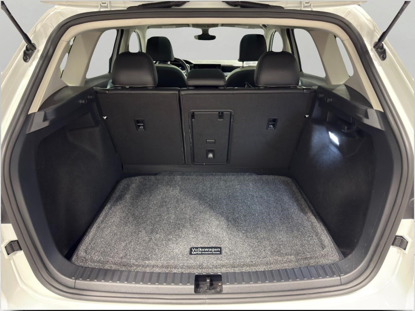 2025 Volkswagen Taos SE 4MOTION