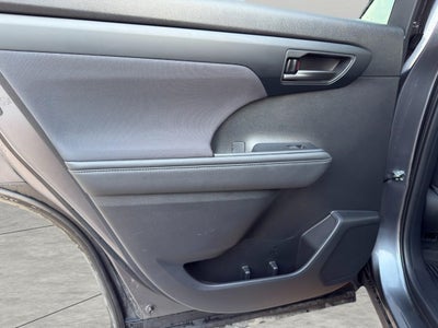 2023 Toyota Highlander Hybrid LE FWD