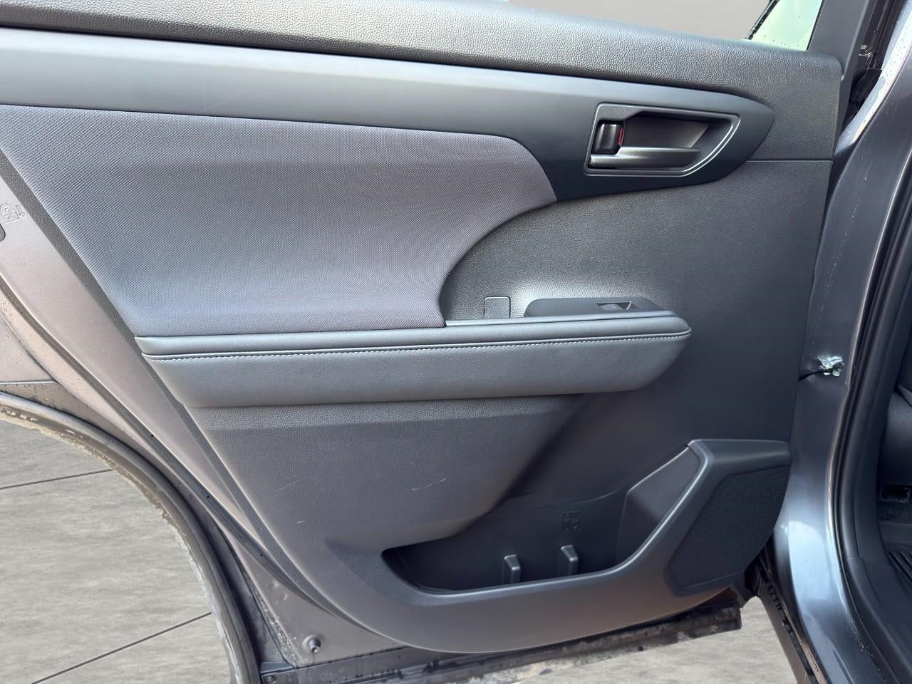 2023 Toyota Highlander Hybrid LE FWD