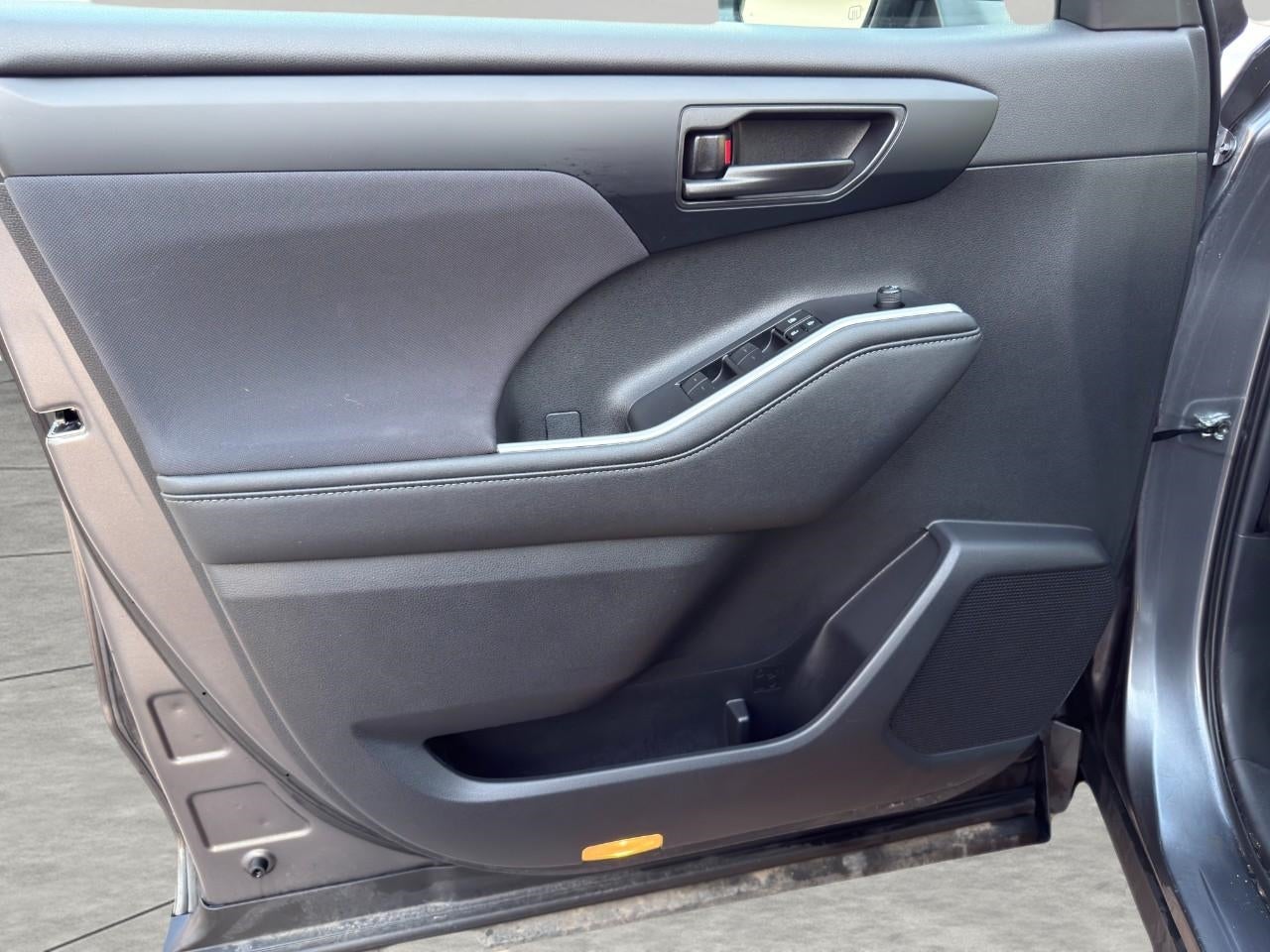 2023 Toyota Highlander Hybrid LE FWD