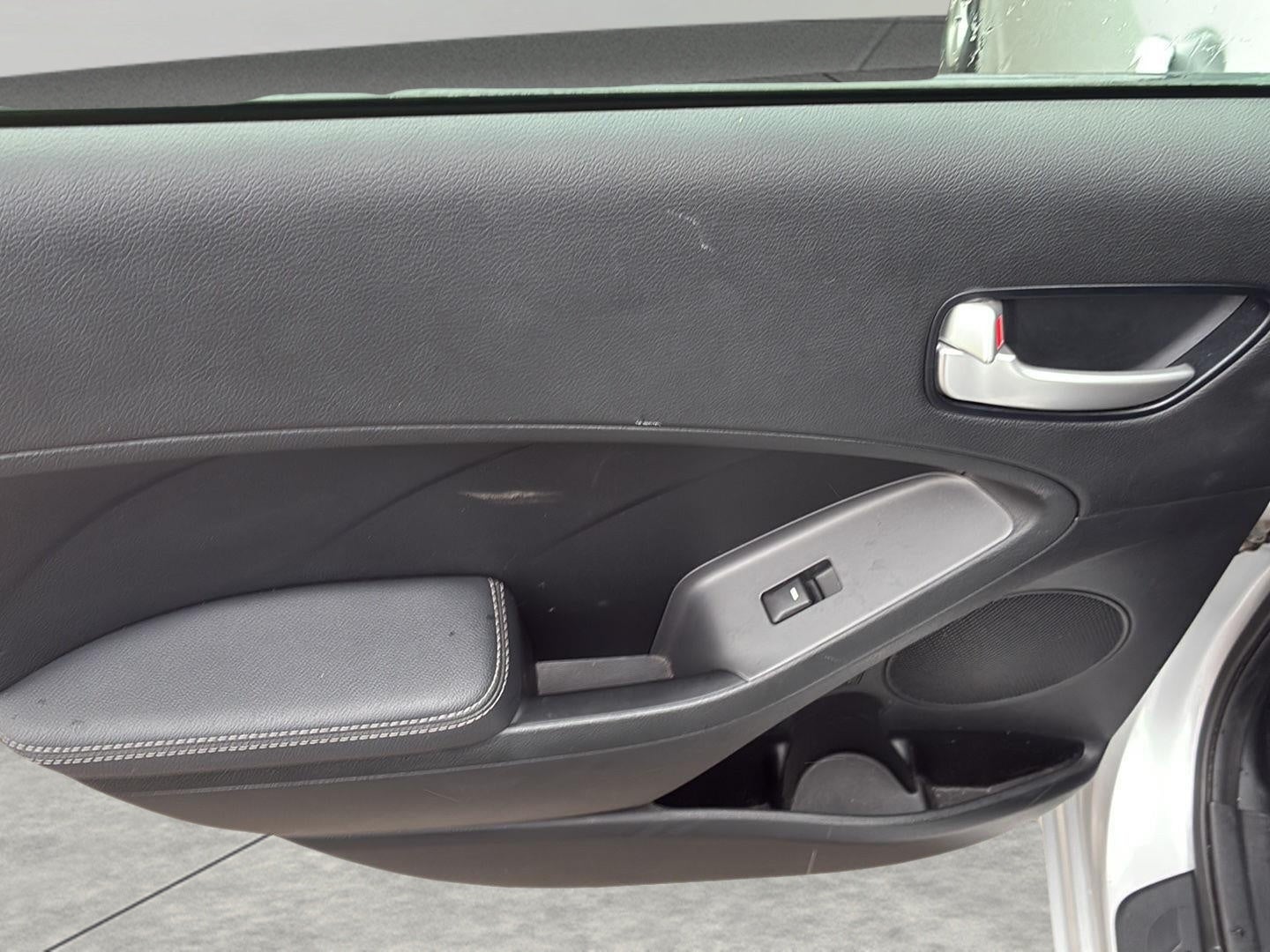 2017 Kia Forte5 LX Auto