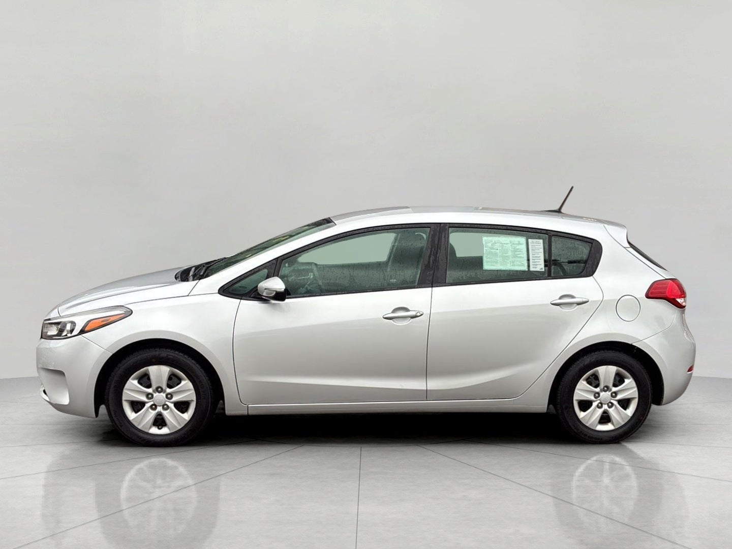 2017 Kia Forte5 LX Auto