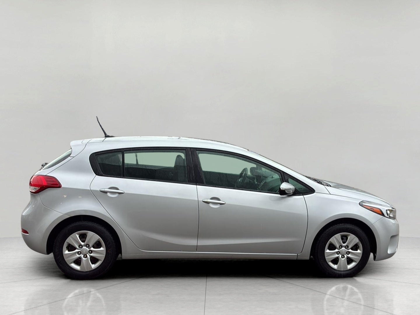 2017 Kia Forte5 LX Auto