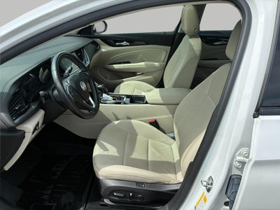 2018 Buick Regal Sportback 4dr Sdn Essence AWD