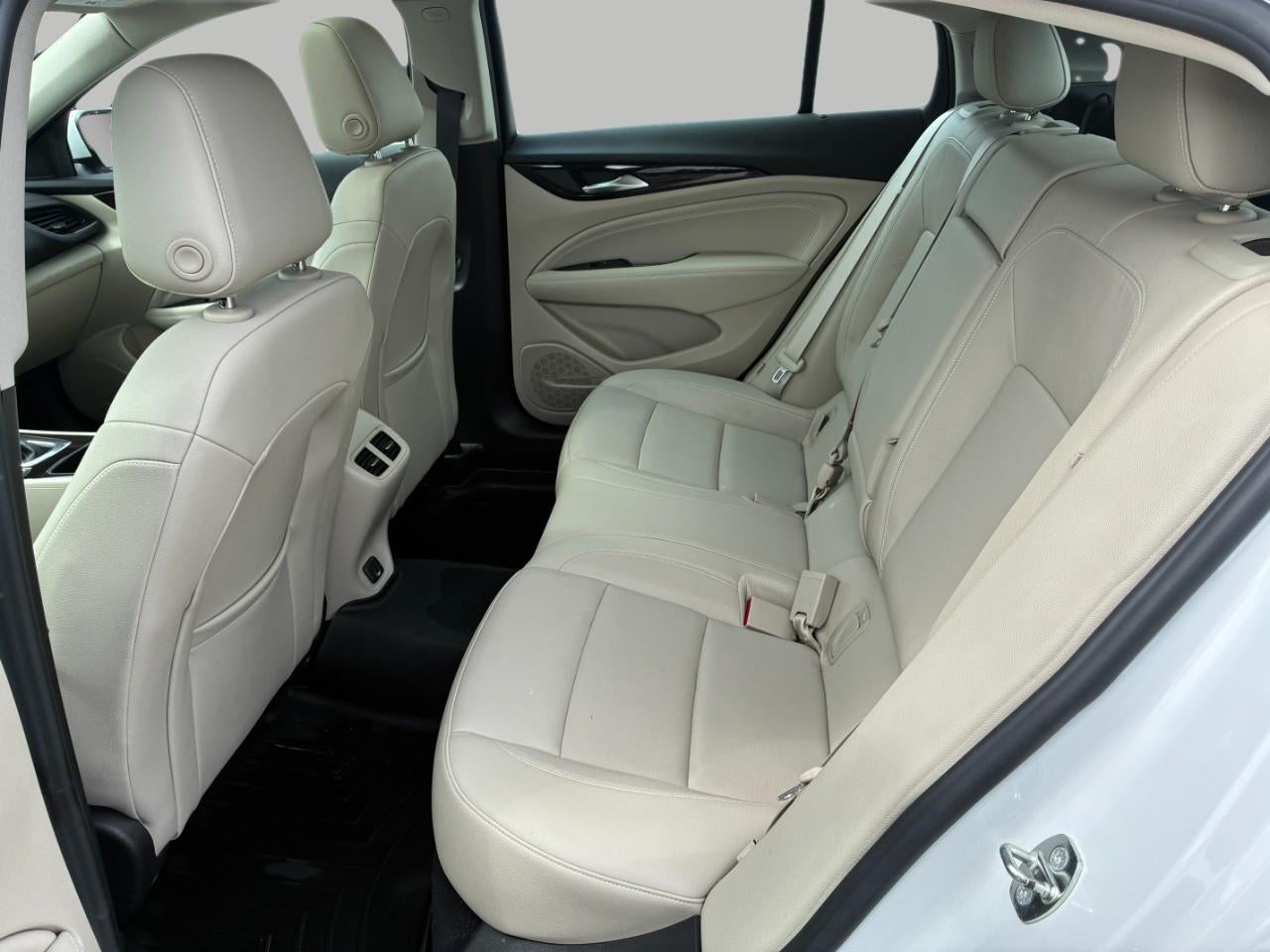 2018 Buick Regal Sportback 4dr Sdn Essence AWD