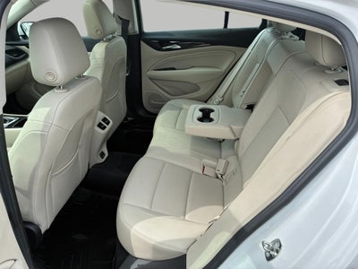 2018 Buick Regal Sportback 4dr Sdn Essence AWD