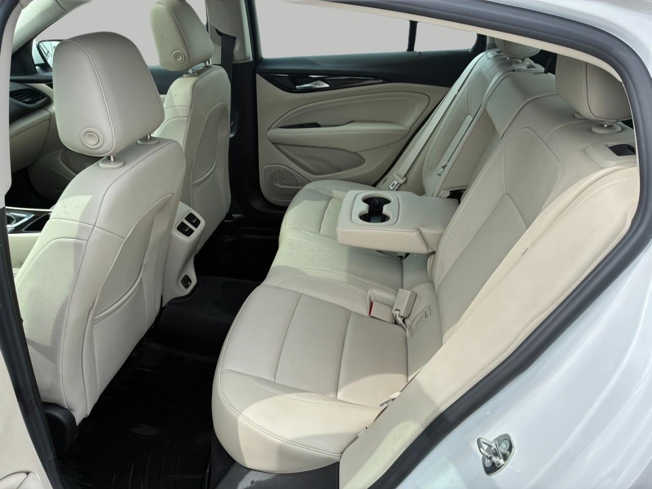 2018 Buick Regal Sportback 4dr Sdn Essence AWD