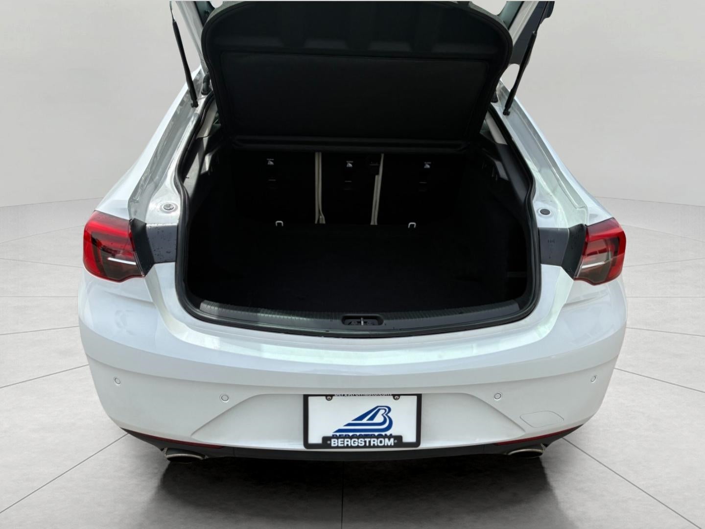 2018 Buick Regal Sportback 4dr Sdn Essence AWD