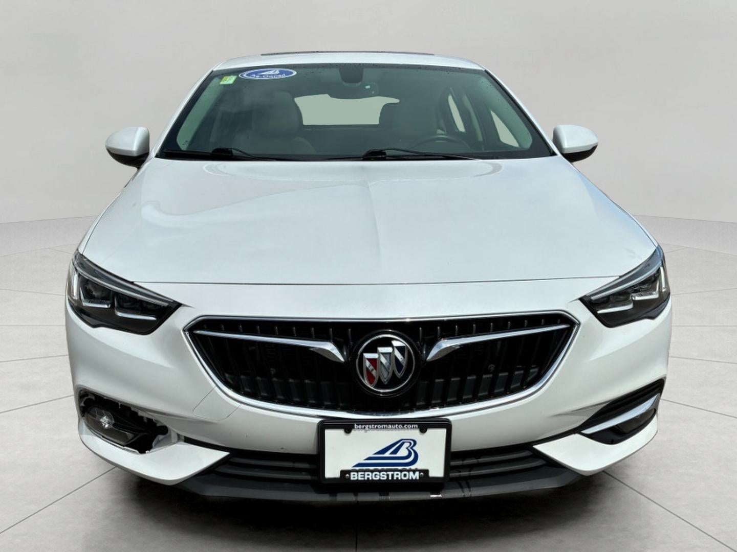 2018 Buick Regal Sportback 4dr Sdn Essence AWD