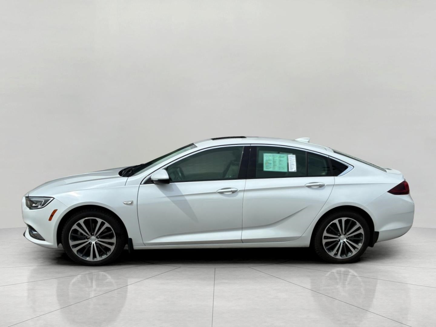 2018 Buick Regal Sportback 4dr Sdn Essence AWD