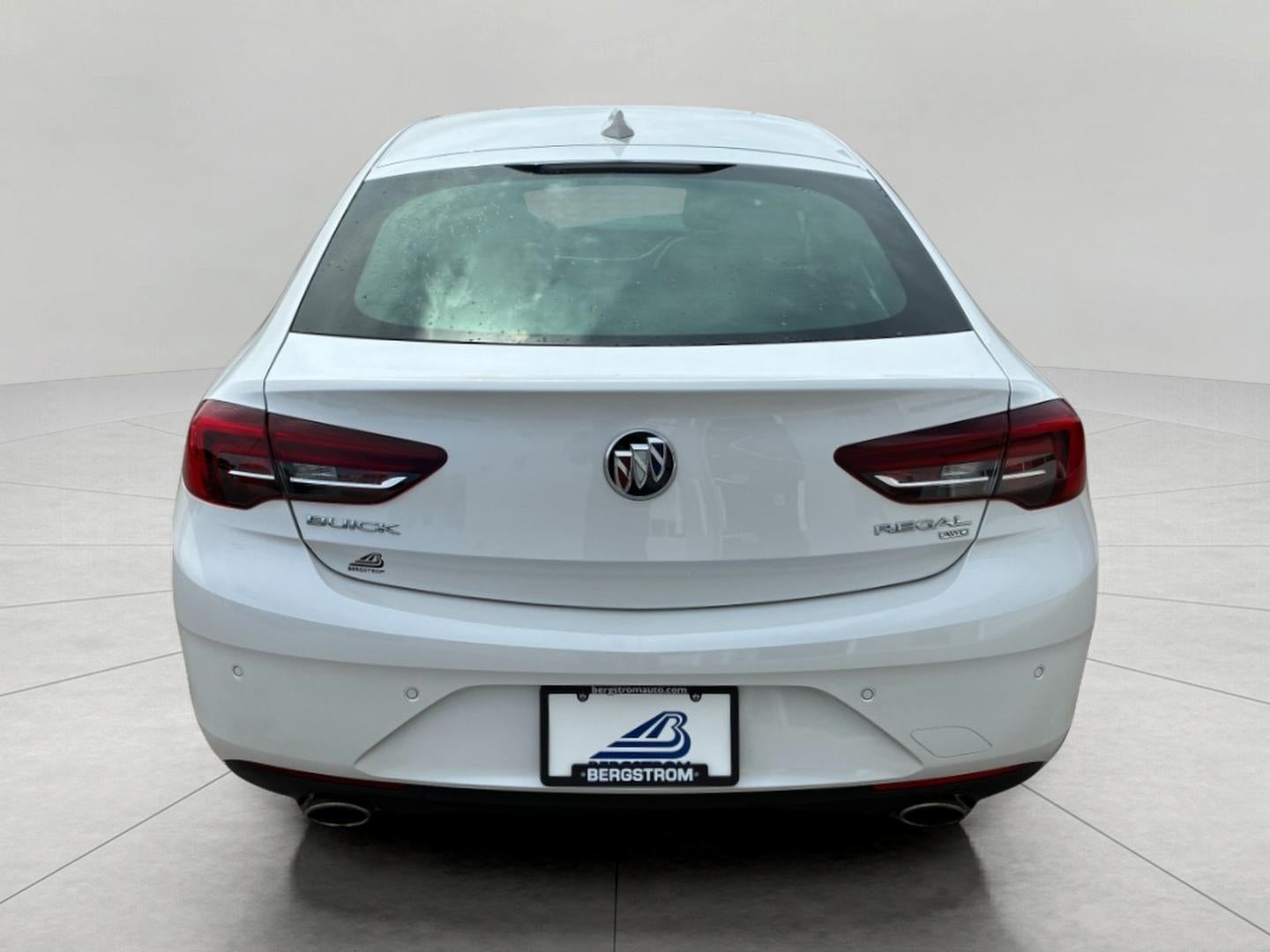 2018 Buick Regal Sportback 4dr Sdn Essence AWD