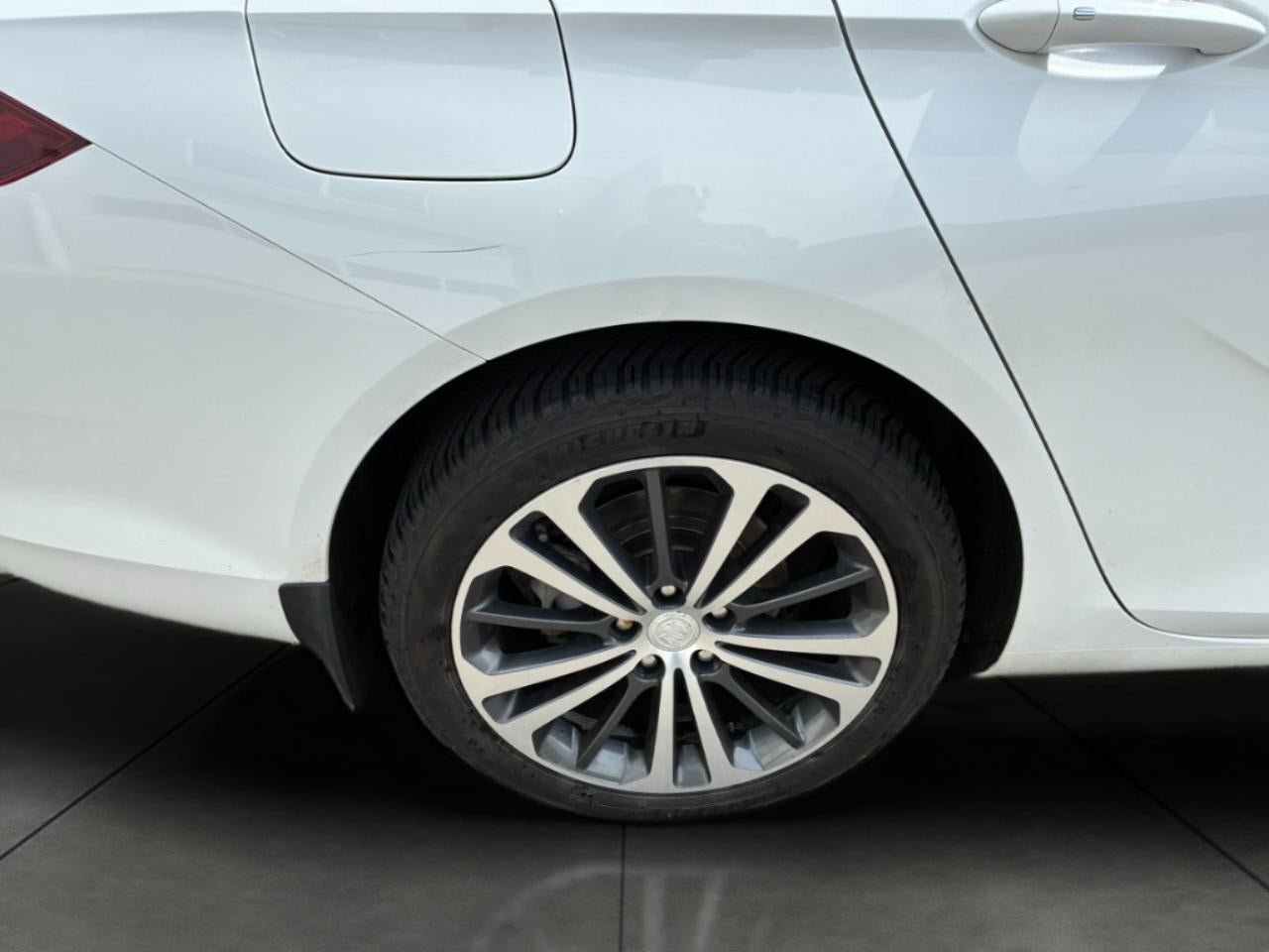 2018 Buick Regal Sportback 4dr Sdn Essence AWD